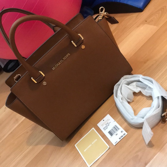 Michael Kors Handbags - MICHAEL KORS SELMA MD TZ  LEATHER SATCHEL 💼